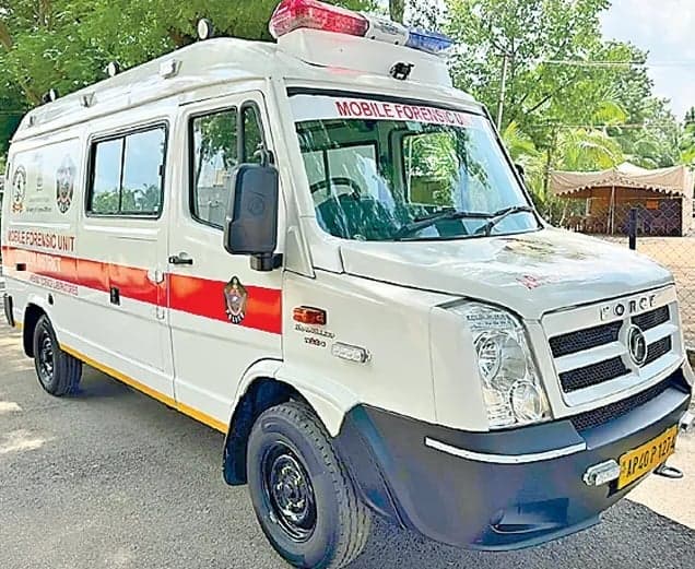 నేరాల విచారణకు ఫోరెన్సిక్ వాహనం - Udayam