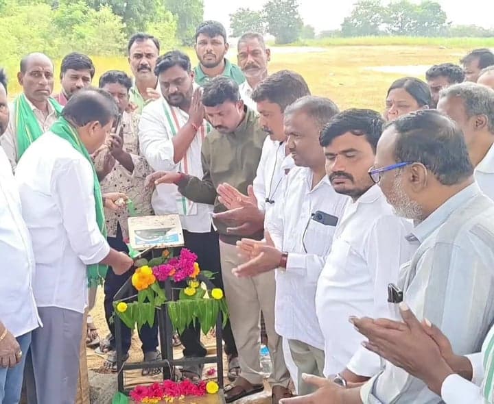 వడ్ల కొనుగోలు కేంద్రాలు ప్రారంభించిన ఎమ్మెల్యే - Udayam