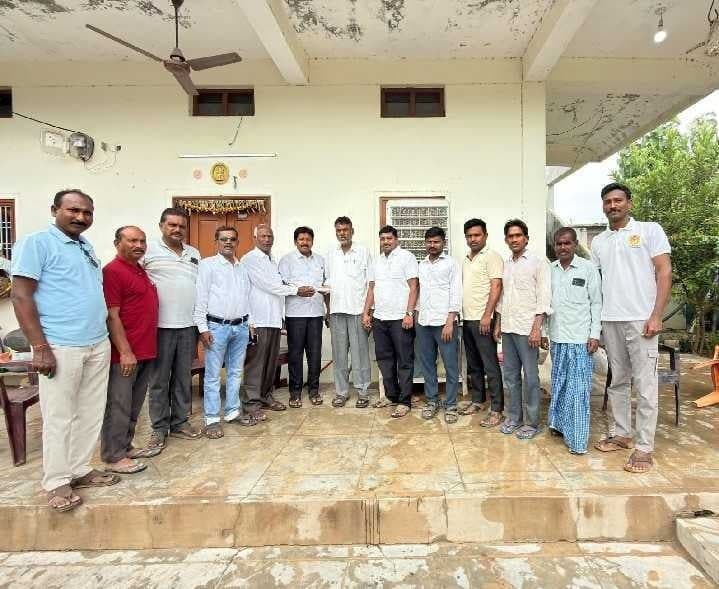 కార్యకర్త వైద్యానికి కేటీఆర్ ఆర్థిక సాయం - Udayam