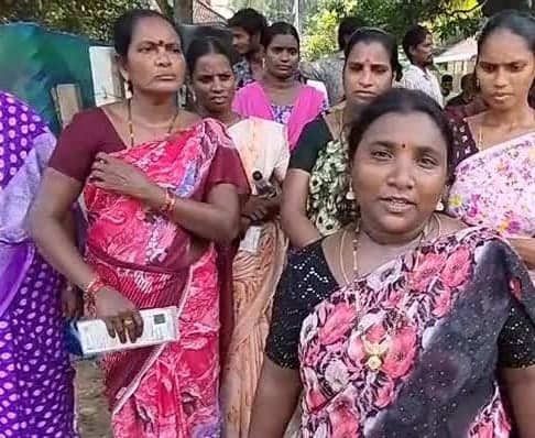 గోగన్నమఠం ఎస్ఎంసీ ఎన్నికపై ఆరోపణలు - Udayam