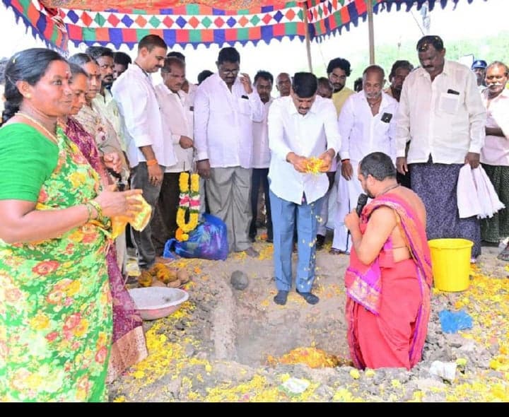 జమ్ములపాలెంలో సీసీ రహదారులకు శంకుస్థాపన - Udayam