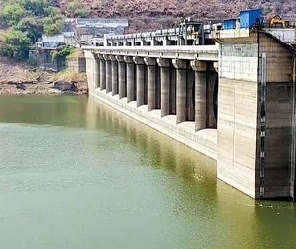 శ్రీశైలానికి స్వల్పంగా పెరుగుతున్న వరద