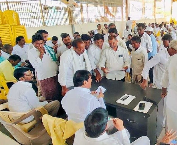 వై.పాలెంలో సమస్యలపై ప్రజా దర్బార్ - Udayam