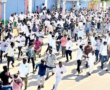 కడపలో నామినేషన్ల రచ్చ - Udayam
