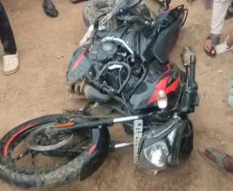తర్లుపాడు రోడ్డుపై ప్రమాదం.. ఇద్దరికి తీవ్ర గాయాలు - Udayam