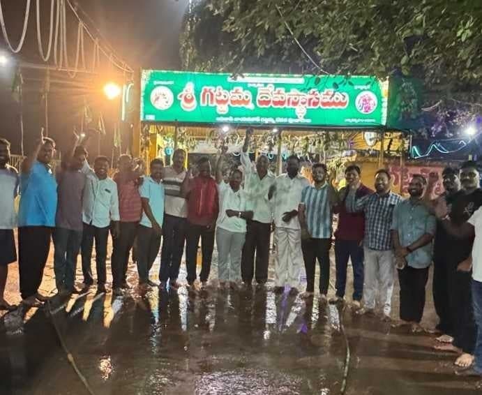 ఢిల్లీ నిరసనకు బయలుదేరిన కాంగ్రెస్ నేతలు - Udayam