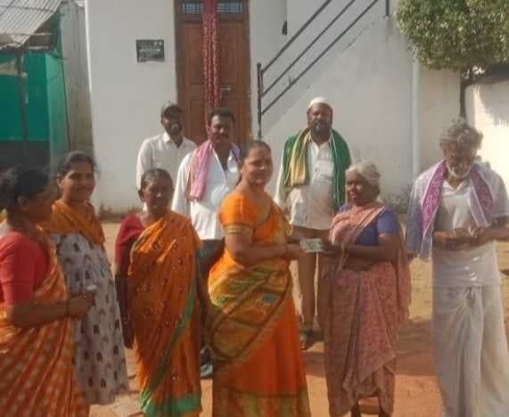 జిల్లాబుడకాలలో పింఛన్ల పంపిణీ - Udayam