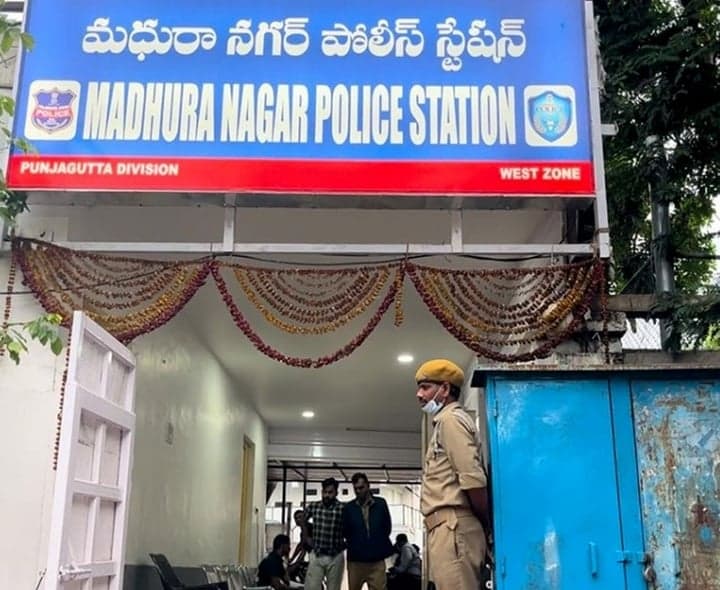అమీర్పేట్లో వైద్యురాలి ఇంట్లో చోరీ - Udayam
