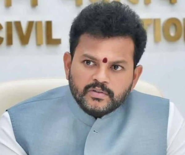 ఎయిరిండియా ప్రమాదంపై మంత్రి రామ్మోహన్ నాయుడు ప్రకటన - Udayam Digital