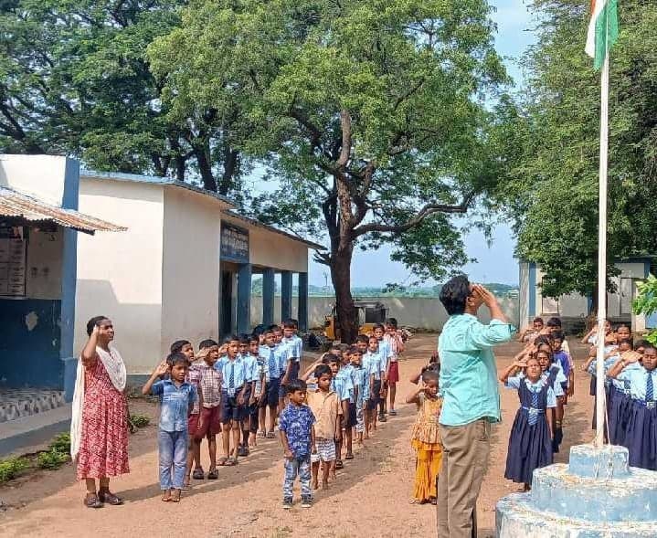 దౌడేపల్లిలో ప్రజాపాలన దినోత్సవం - Udayam