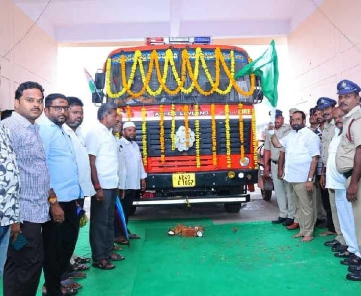 మాచర్లకు కొత్త ఫైర్ ఇంజిన్లు - Udayam