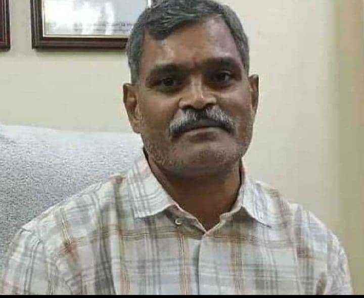 చిత్తూరు విద్యార్థినులపై డీఈవో సీరియస్ - Udayam