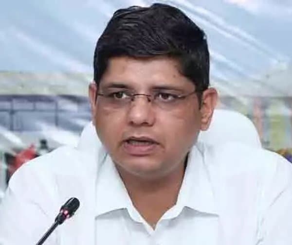 జిల్లాలో అందుబాటులో యూరియా నిల్వలు - Udayam Digital