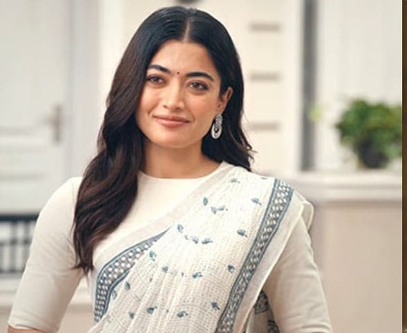 400 కుటుంబాలను దత్తత తీసుకున్న రష్మిక - Udayam