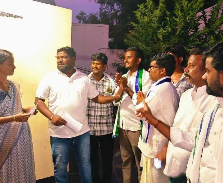 పుట్లూరులో జడ్పీటీసీ ఎన్నికల ప్రచారం - Udayam