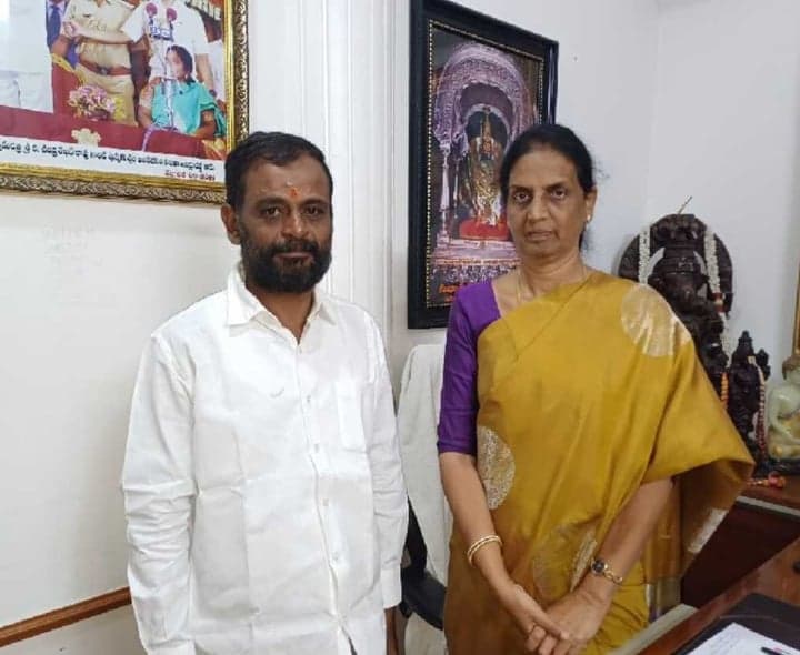ట్రాఫిక్ చలాన్లపై ఎమ్మెల్యేకు ఫిర్యాదు - Udayam