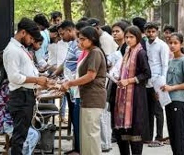 నీట్ పరీక్ష ఆ రోజు ఉదయం 4 గంటలకే మెట్రో ప్రయాణం! - Udayam Digital