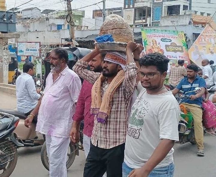 కడపలో రూ.52 వేలకు వినాయకుడి లడ్డు వేలం - Udayam