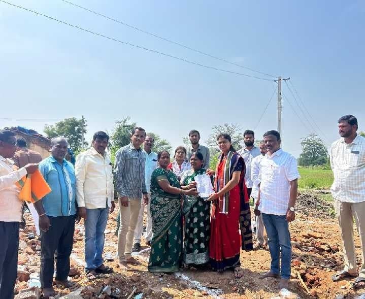 ఇందిరమ్మ ఇళ్ల నిర్మాణాలకు భూమిపూజ - Udayam