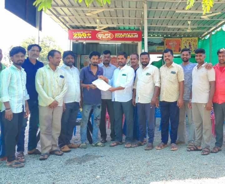 సీఎంఆర్ఎఫ్ చెక్కు అందజేత - Udayam