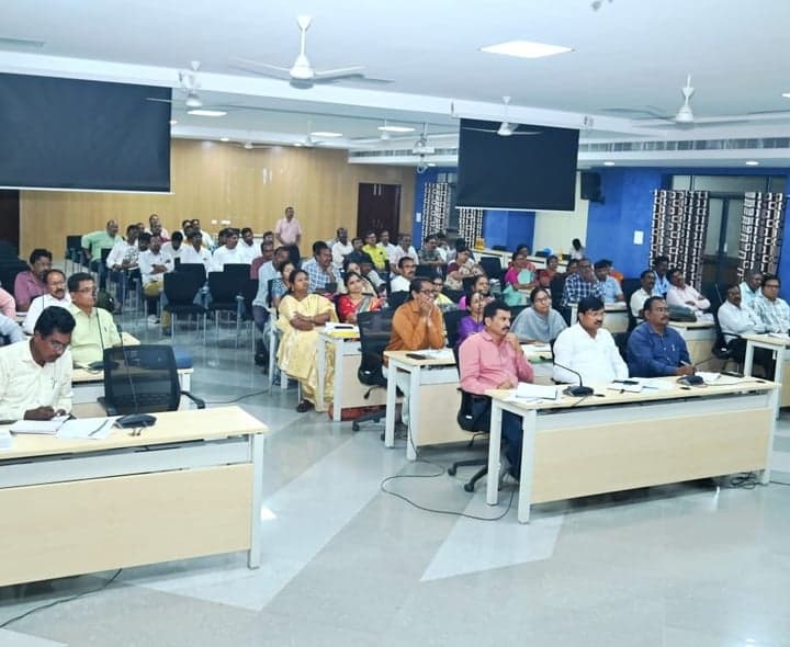 ప్రాథమిక స్థాయిలో భాష, గణిత సామర్థ్యాలపై దృష్టి పెట్టాలి: కలెక్టర్ - gallery image 3
