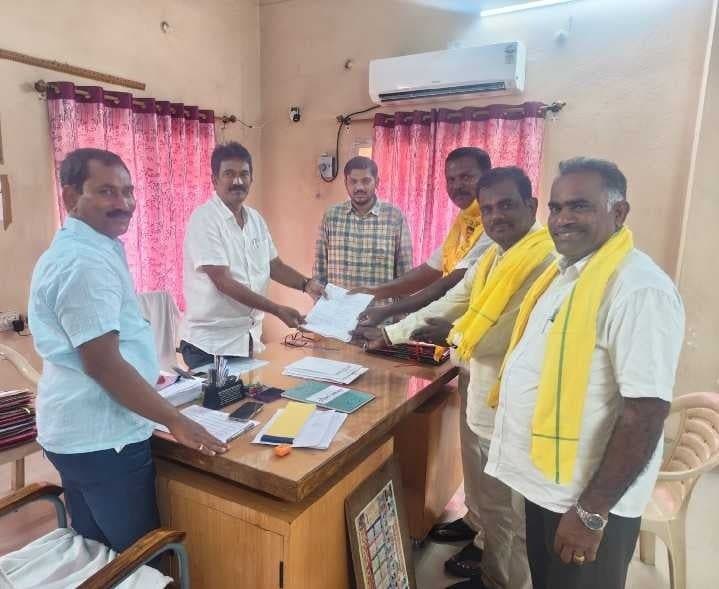 అన్నగారిపాలెం-2 టీడీపీ అభ్యర్థి నామినేషన్ - Udayam