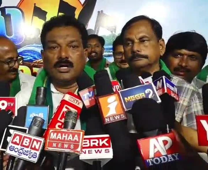 ఆక్వా ఫీడ్ ధరలు తగ్గించకపోతే క్రాప్ హాలిడే - Udayam