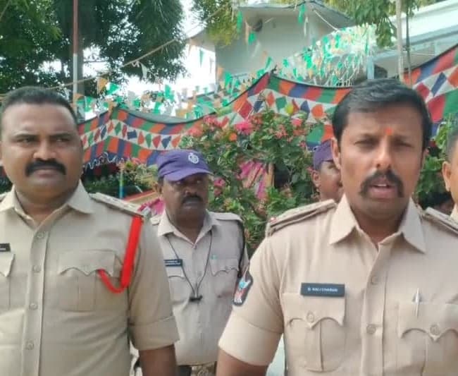 ఎన్నికల కోడ్ పాటించాల్సిందే: సీఐ - Udayam