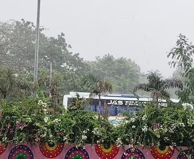 ఆదోనిలో వర్షం.. ఉక్కపోత నుంచి ఉపశమనం - Udayam