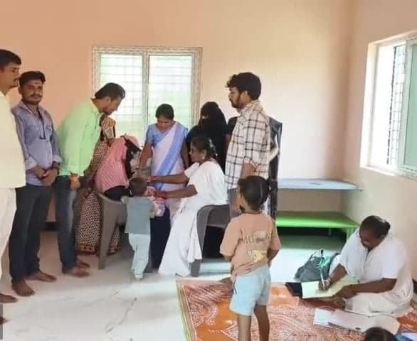 కాగజ్నగర్లో చిన్నారులకు టీకాల పంపిణీ