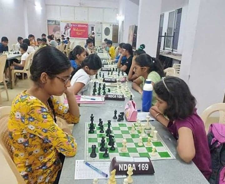 తాడికొండలో మహిళల చెస్ టోర్నీ - Udayam