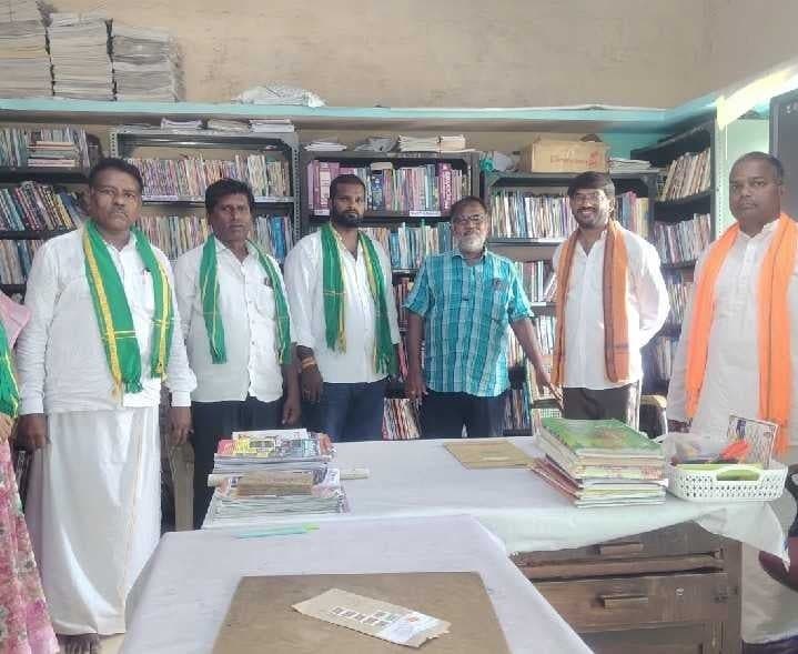 రైల్వేకోడూరు లైబ్రరీకి పుస్తకాలు - Udayam