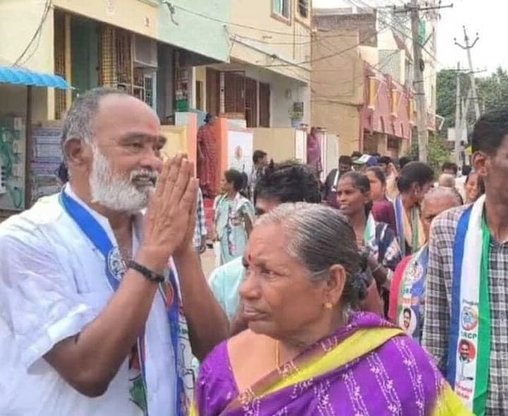 వైసీపీ అభ్యర్థులను గెలిపించాలి - Udayam