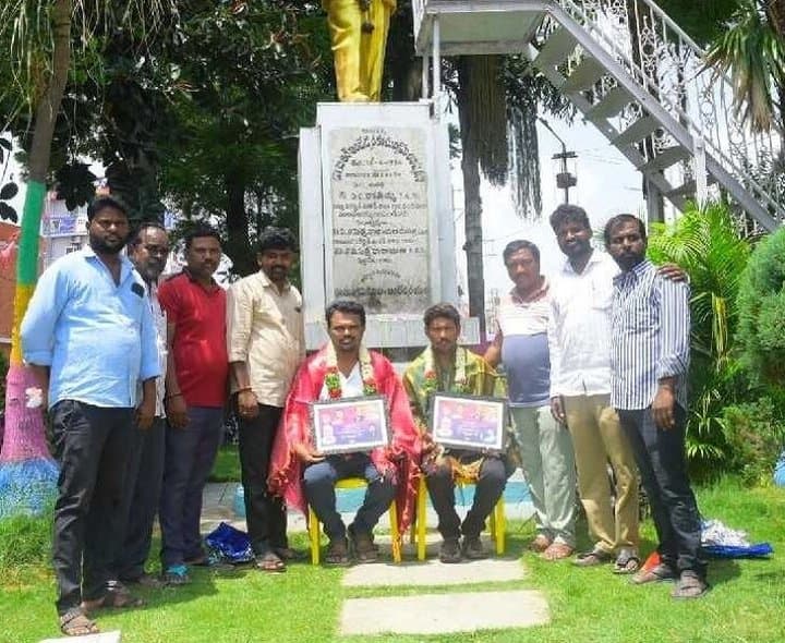 అవార్డు పొందిన ఫొటోజర్నలిస్టులకు సన్మానం - Udayam