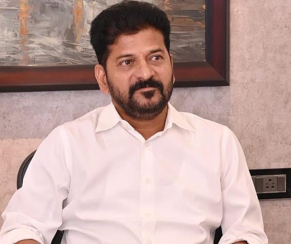 ఎంప్లాయీస్ హెల్త్ స్కీమ్పై సీఎం రేవంత్ సమీక్ష