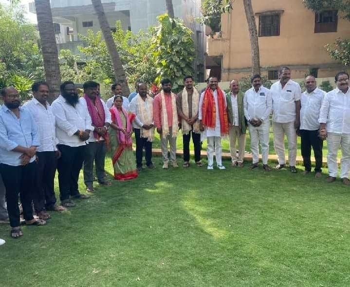 పార్టీ బలోపేతానికి కృషి చేయాలి: ఎమ్మెల్సీ - Udayam