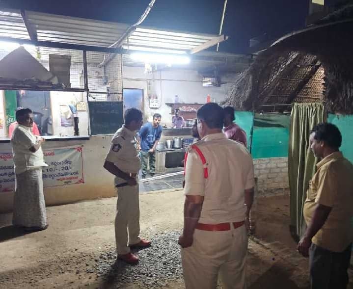 ధర్మవరంలో డాబాల్లో పోలీసుల తనిఖీలు - Udayam