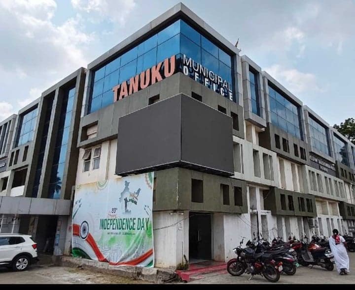 తణుకులో పోలింగ్ స్టేషన్లపై అభ్యంతరాలు - Udayam