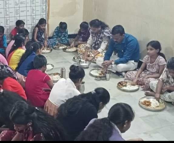 రామచంద్రాపురంలో బీసీ బాలికల హాస్టల్ తనిఖీ - Udayam
