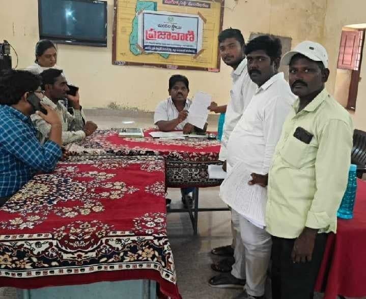 ఇప్పలపల్లికి జిల్లా కేంద్రానికి బస్సులు కావాలి - Udayam
