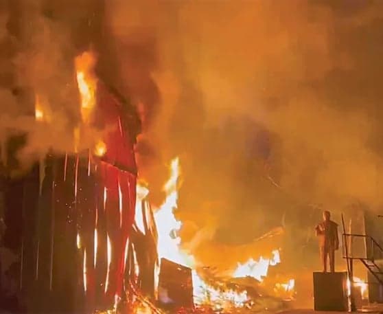 దోమల కాయిల్తో టింబర్ డిపో దగ్ధం - Udayam
