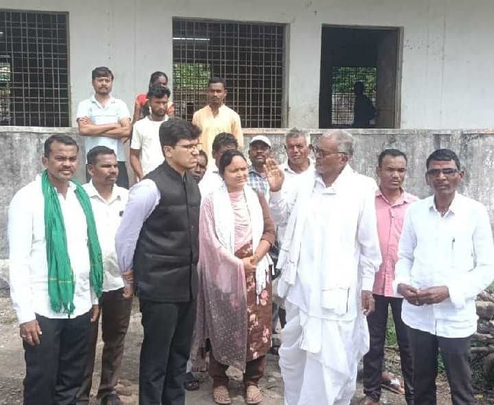 ఆశ్రమ పాఠశాలలో కిచెన్ షెడ్ ఏర్పాటుపై పీవో ఆరా - Udayam