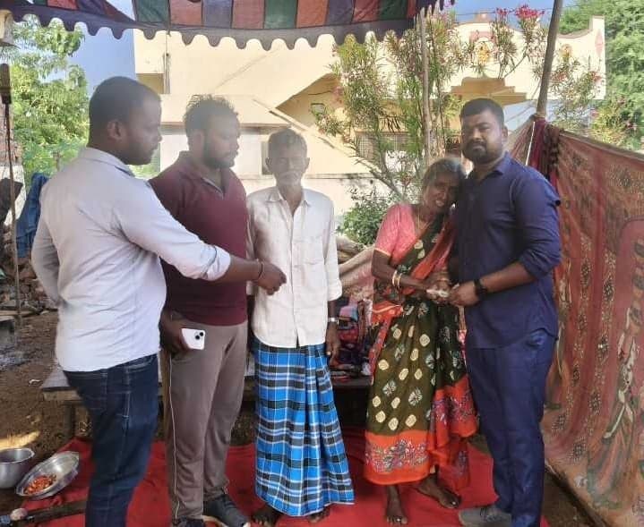 మిత్రుడి కుటుంబానికి రూ.24 వేల ఆర్థిక సాయం - Udayam