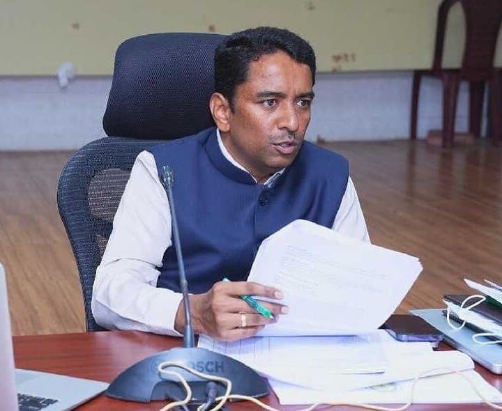 హోటల్లపై తనిఖీలు తప్పనిసరి: కలెక్టర్ - Udayam