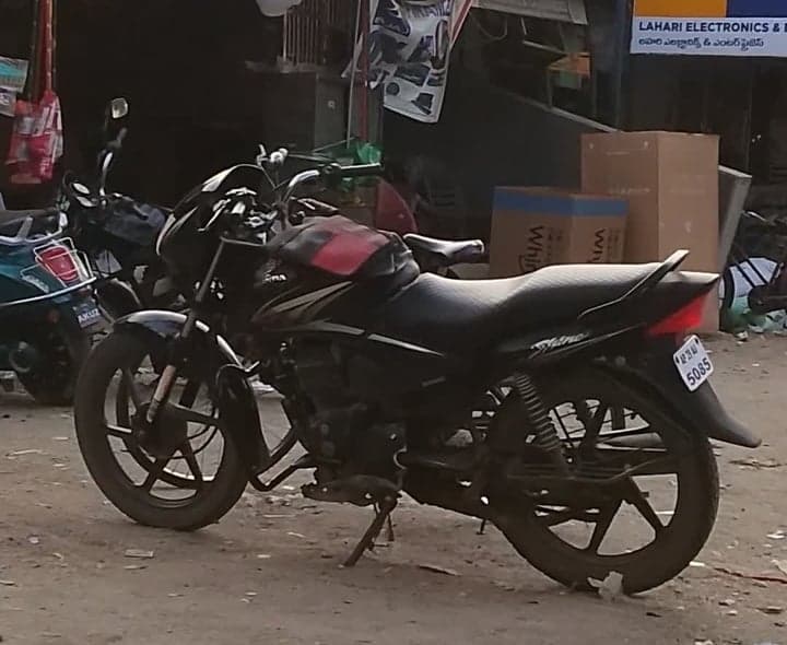 పోన్కల్లో కోతుల బెడద.. ప్రజలకు ఇబ్బందులు - Udayam
