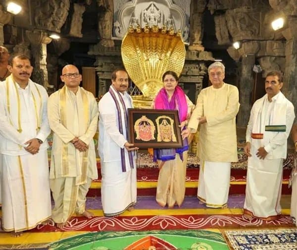 శ్రీవారి సేవలో హైకోర్టు సీజే - Udayam Digital