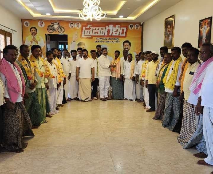 వైసీపీని వీడి టీడీపీలో చేరికలు - Udayam