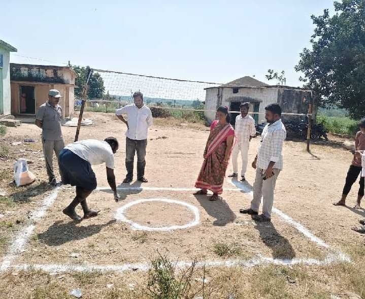కోయగూడలో ఇంకుడు గుంత పనులు ప్రారంభం - Udayam