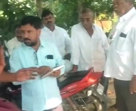విద్యుత్ సరఫరాపై రైతుల ఆగ్రహం - Udayam