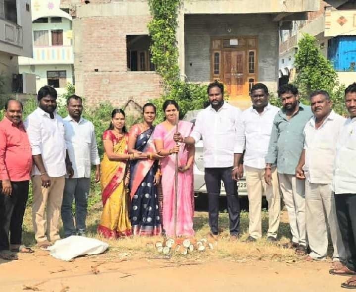 ఎల్లారెడ్డిపేటలో మురుగు కాలువలకు భూమిపూజ - Udayam